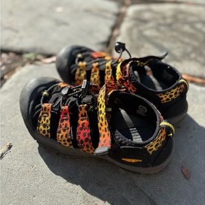 Keen |  Newport H2 Sandal | big kid Sz 3